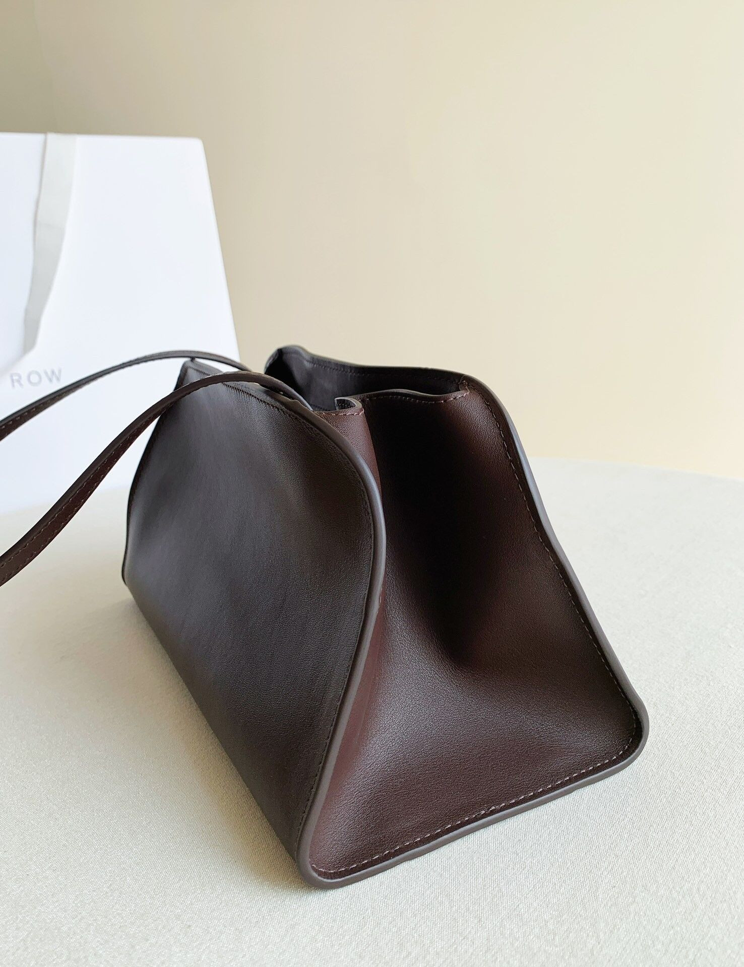 T*e R0w peggy clutch in leather 28x13x14cm