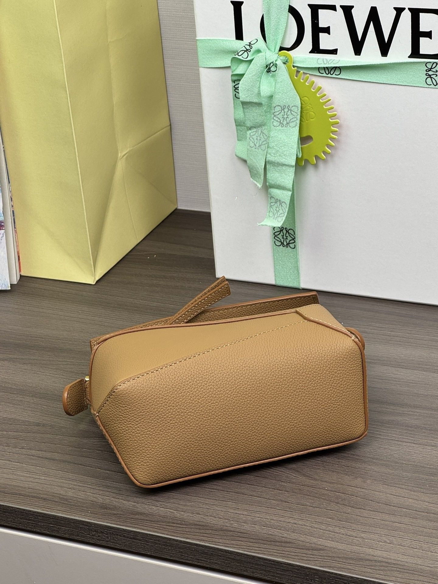 L0ew* mini puzzle edge bag in soft grained calfskin 18x12.5x8cm