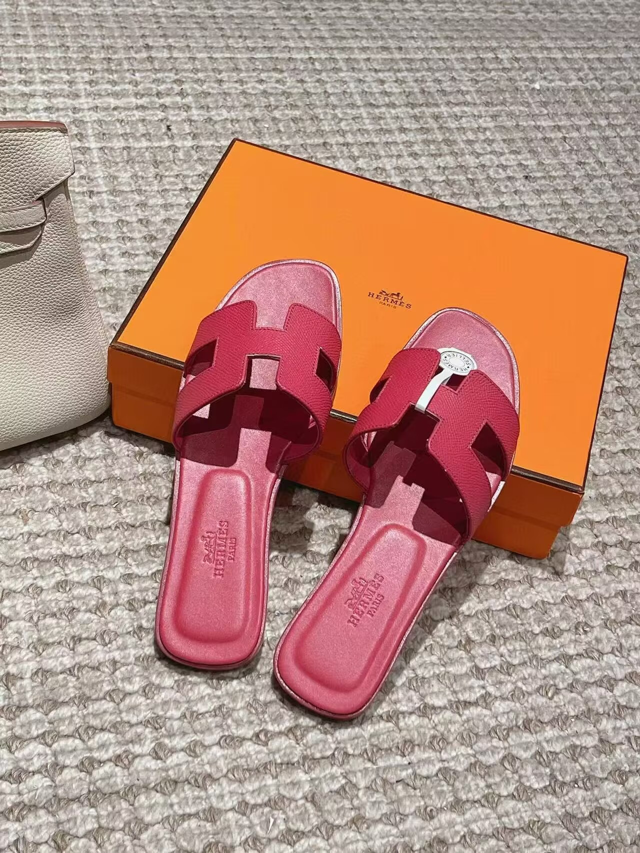 ua H**me5 oran sandal
