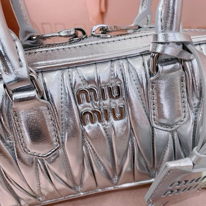 Miu Miu Arcadie matelassé nappa leather bag 22X10.5X7.5cm