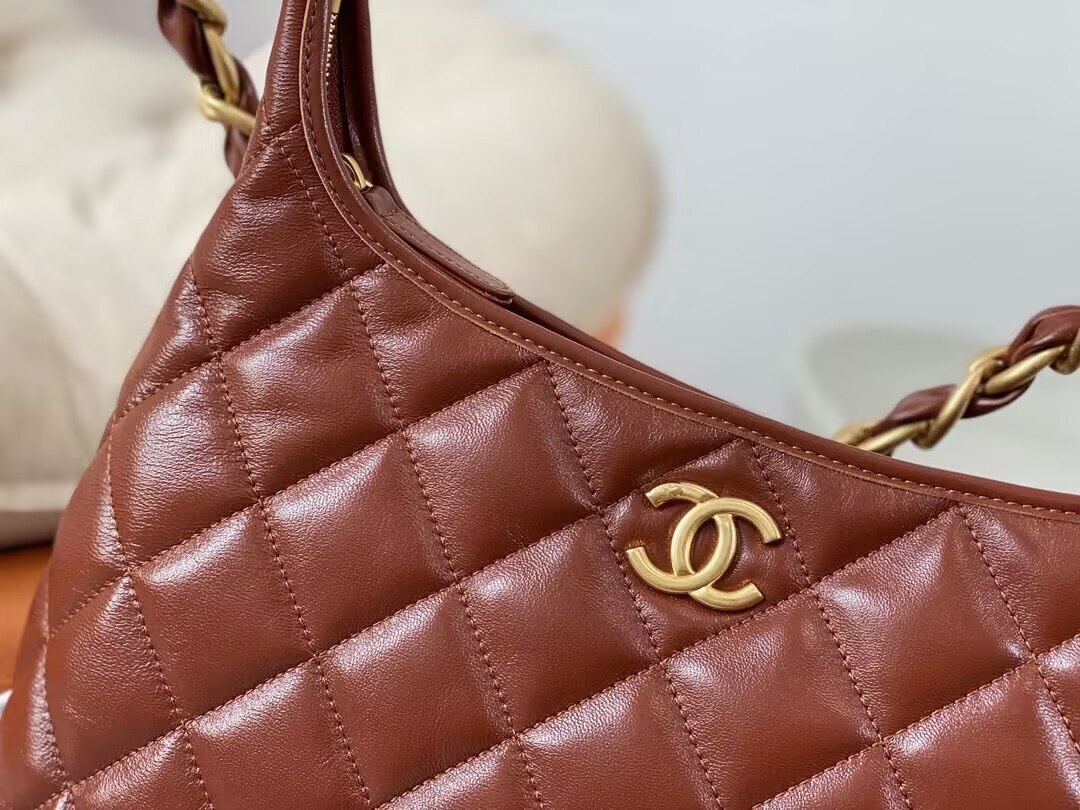 Ch*el hobo bag   30×28×11cm