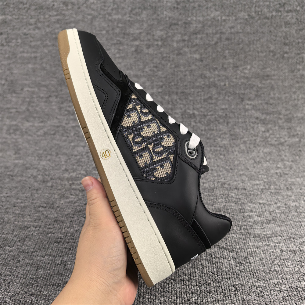 ua D*or sneaker