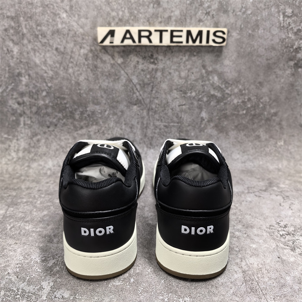 ua D*or sneaker