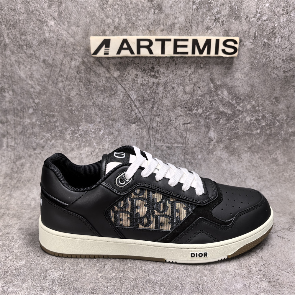 ua D*or sneaker
