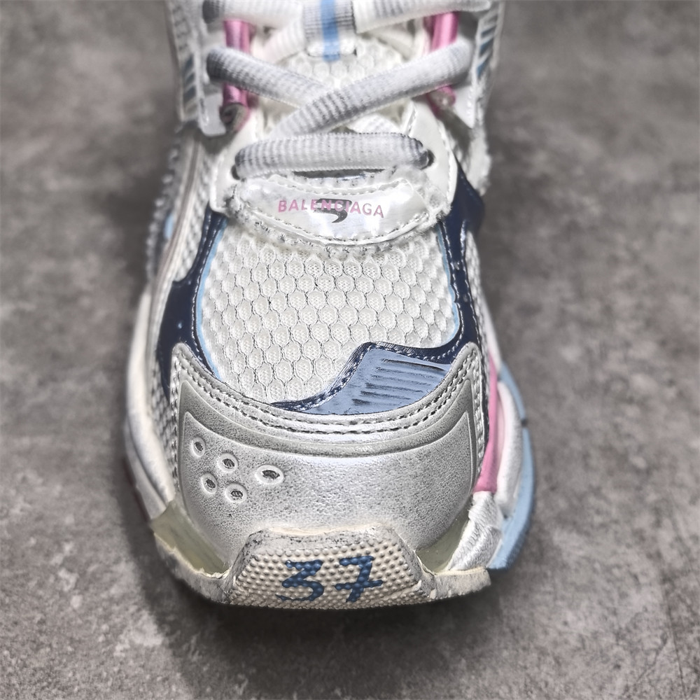 ua Ba*len*cia*ga runner sneaker