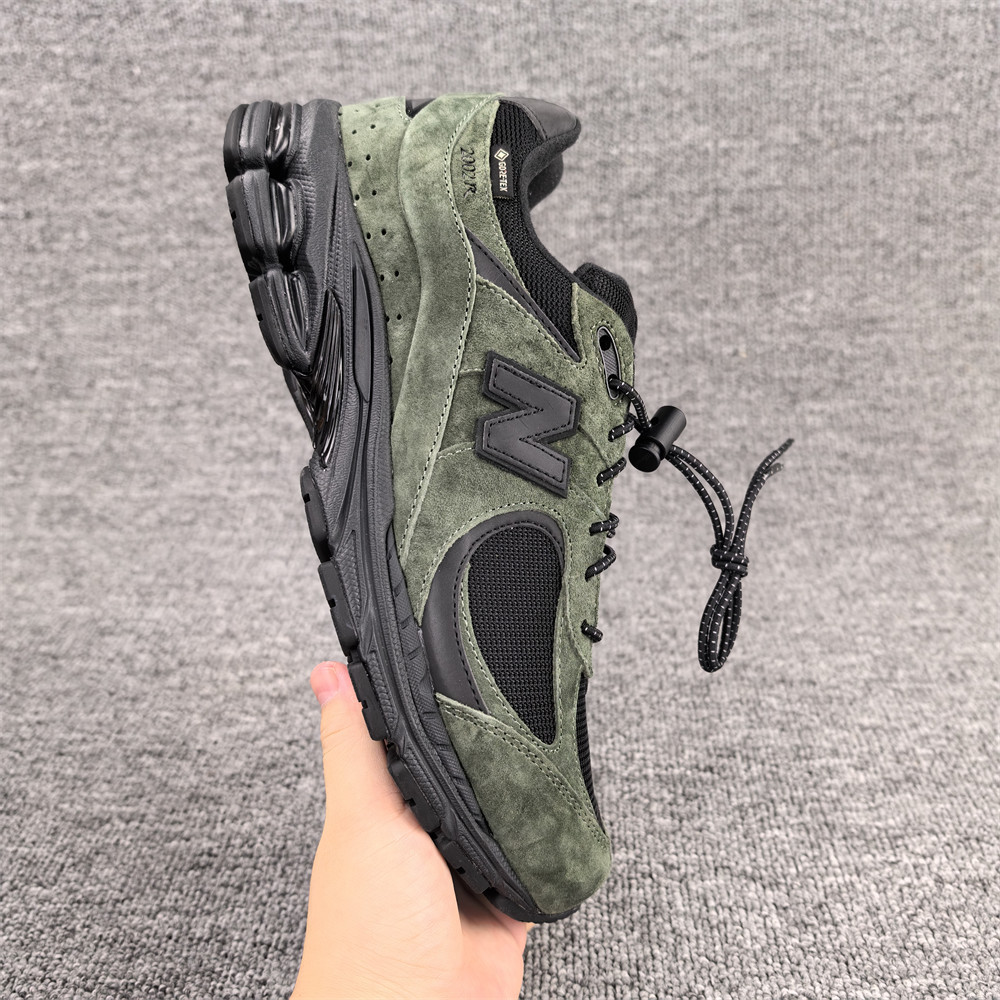 UA New Balance 2002R