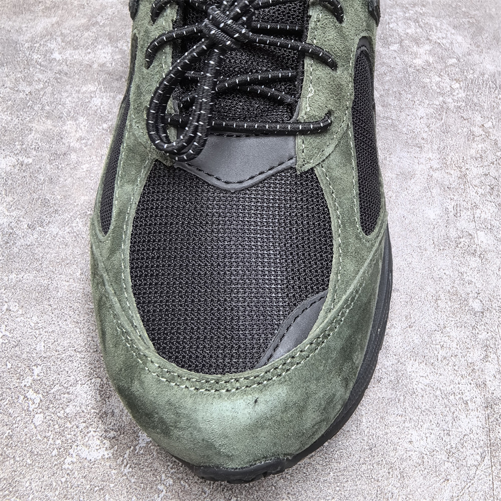 UA New Balance 2002R