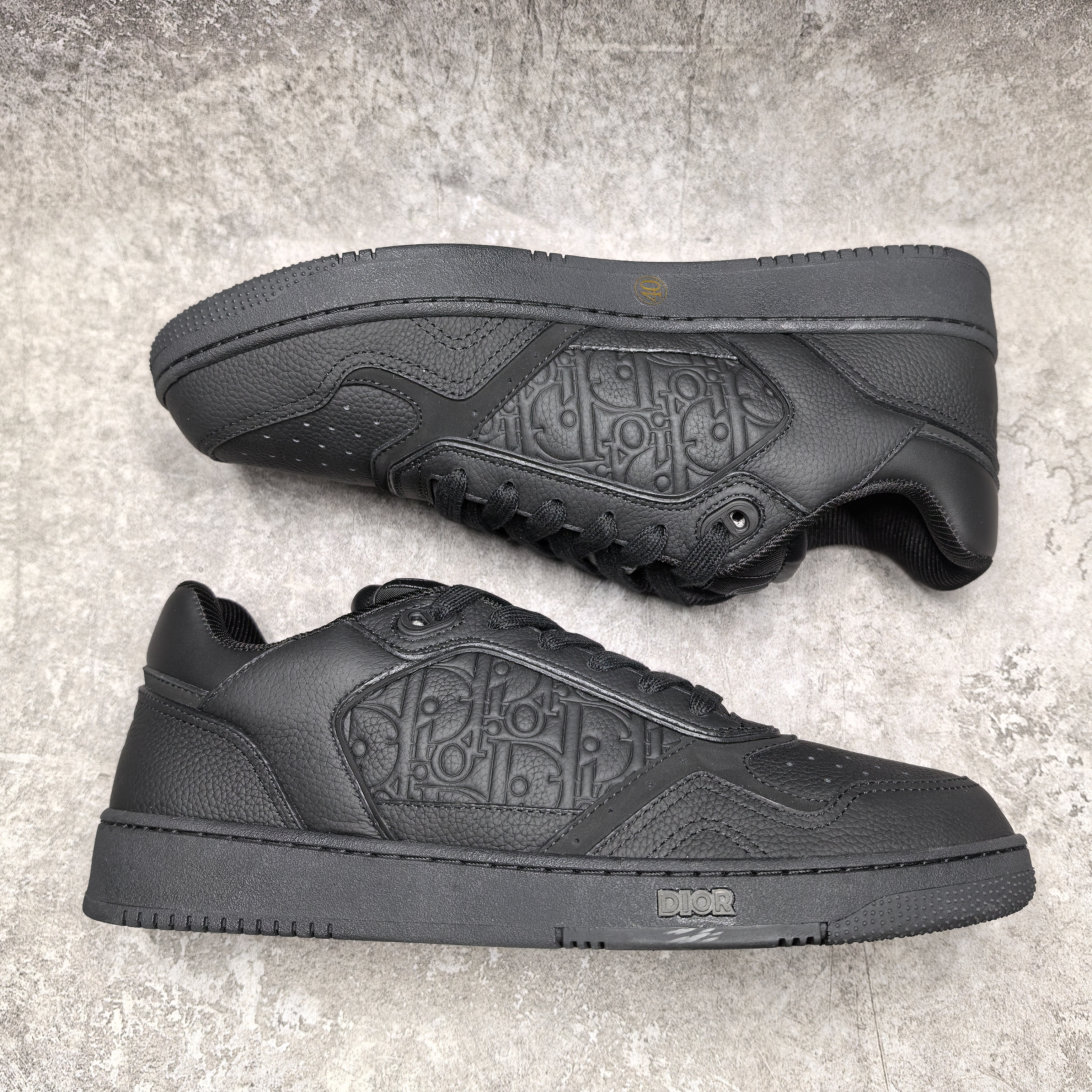 ua D*or sneaker