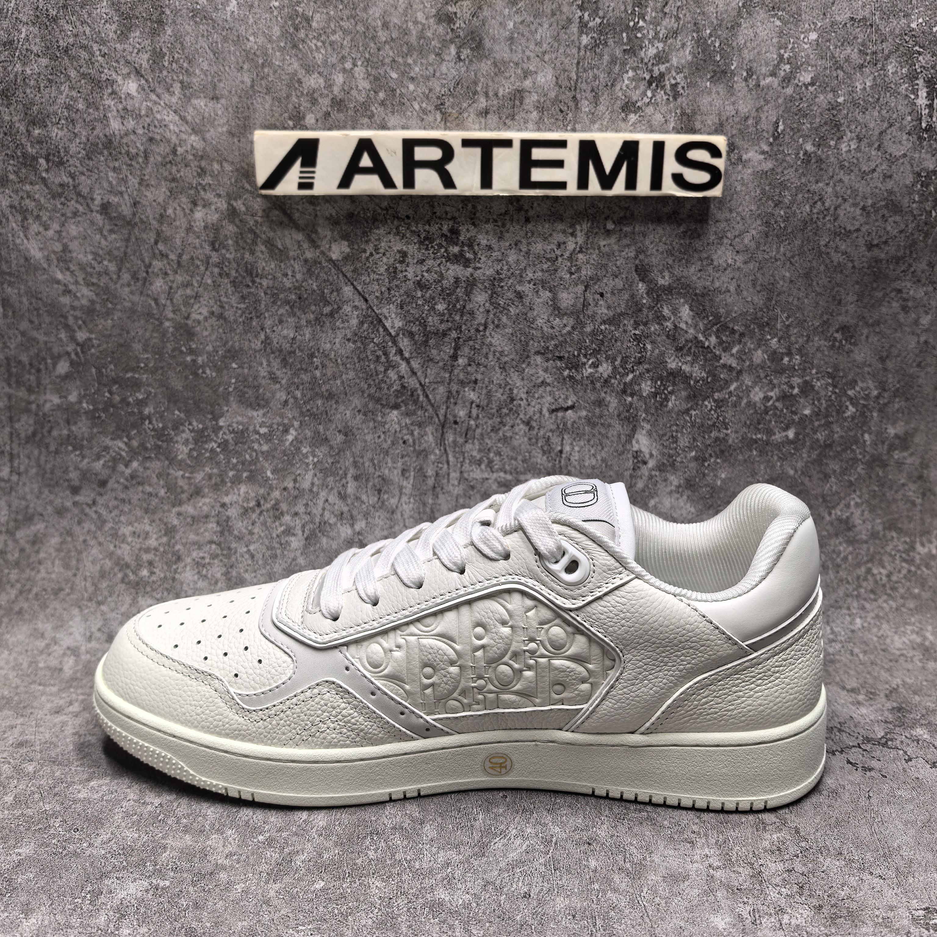 ua D*or sneaker