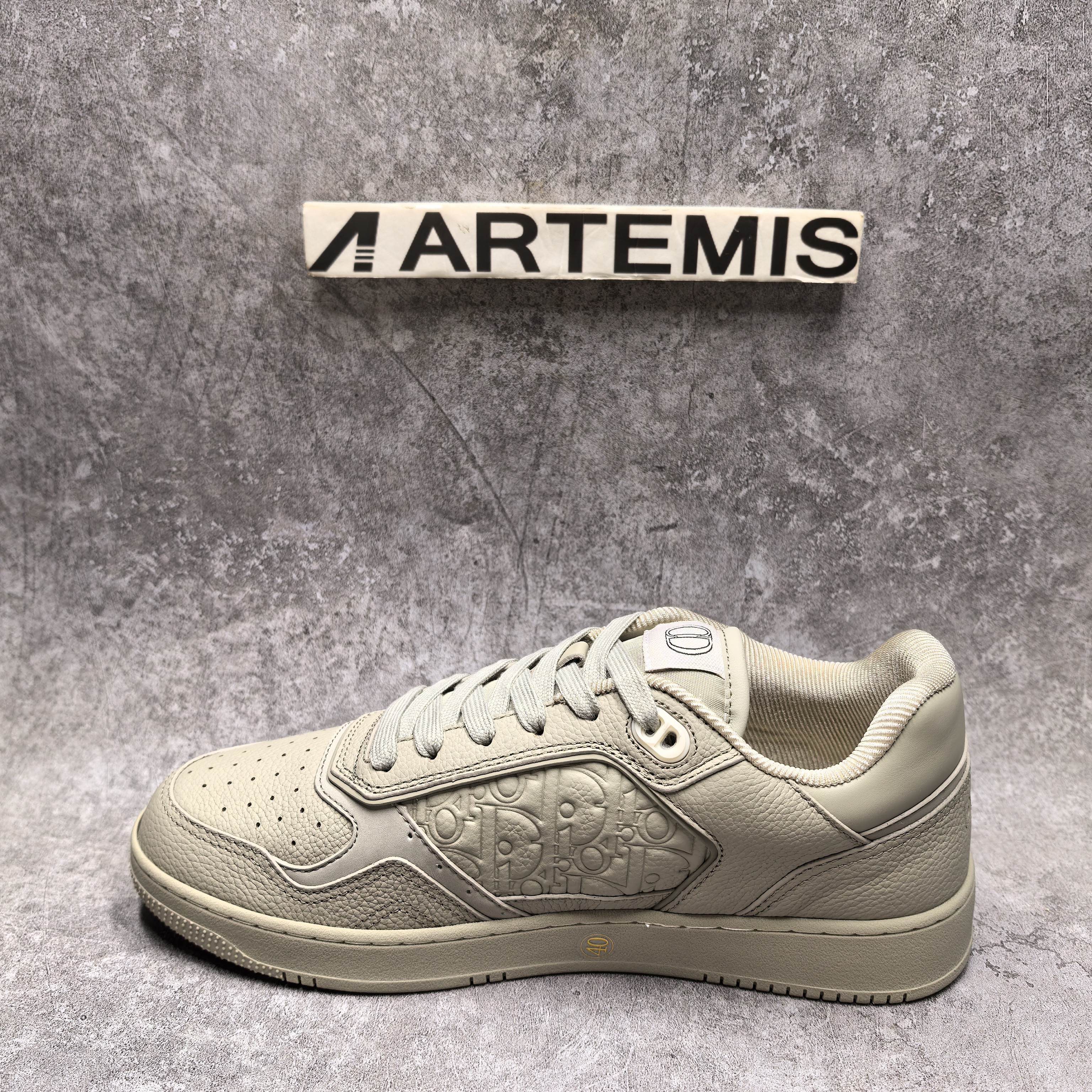 ua D*or sneaker