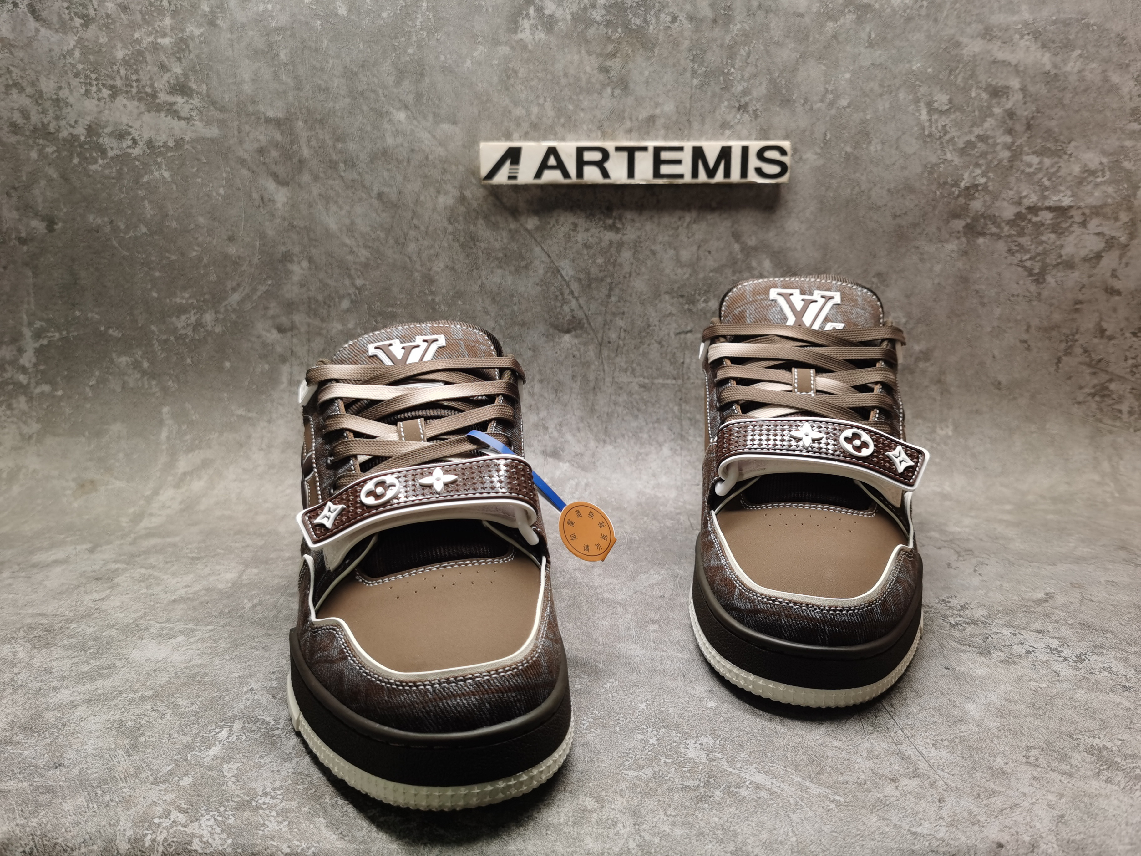 UA LV Trainer Sneaker