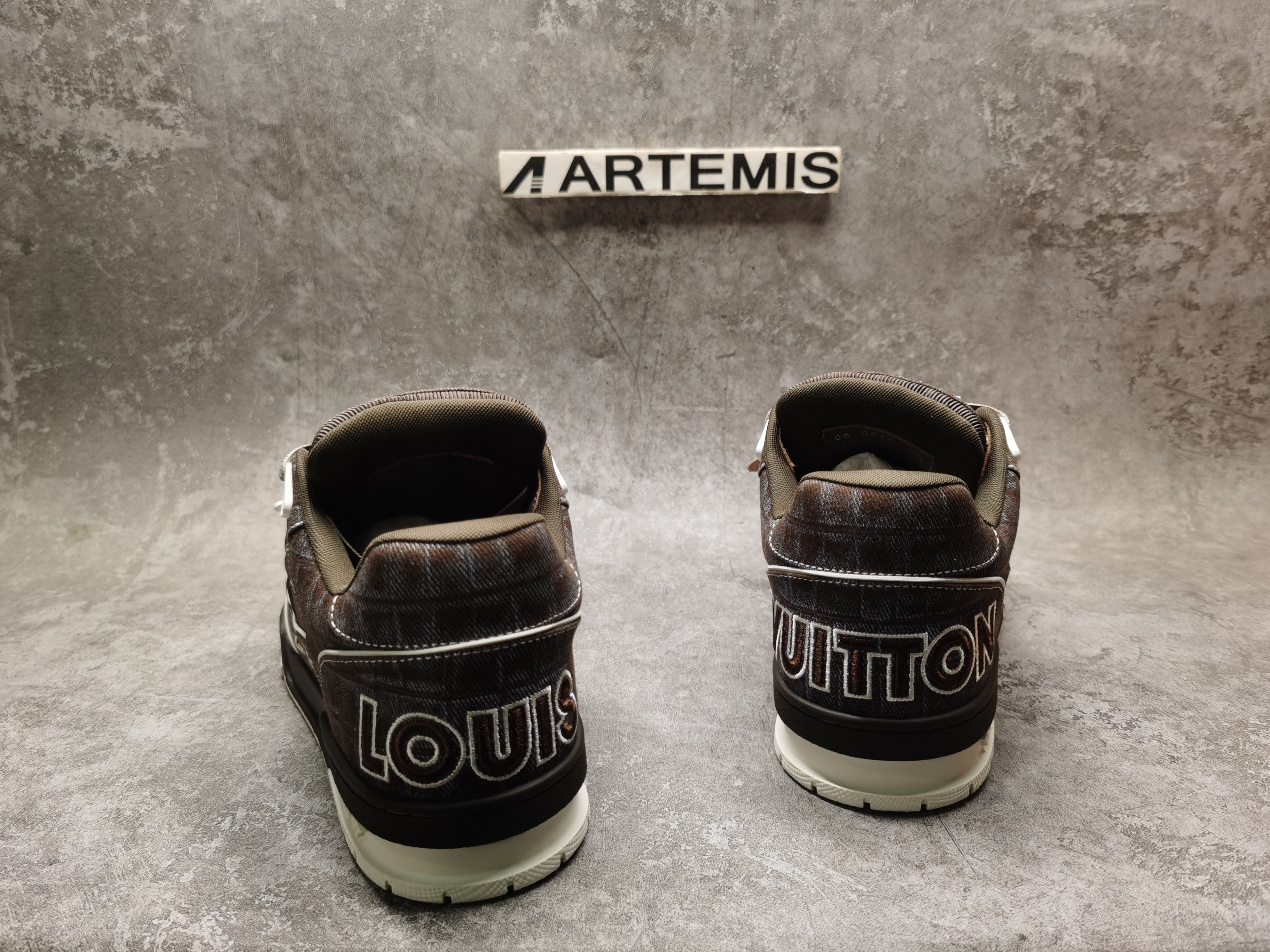 UA LV Trainer Sneaker