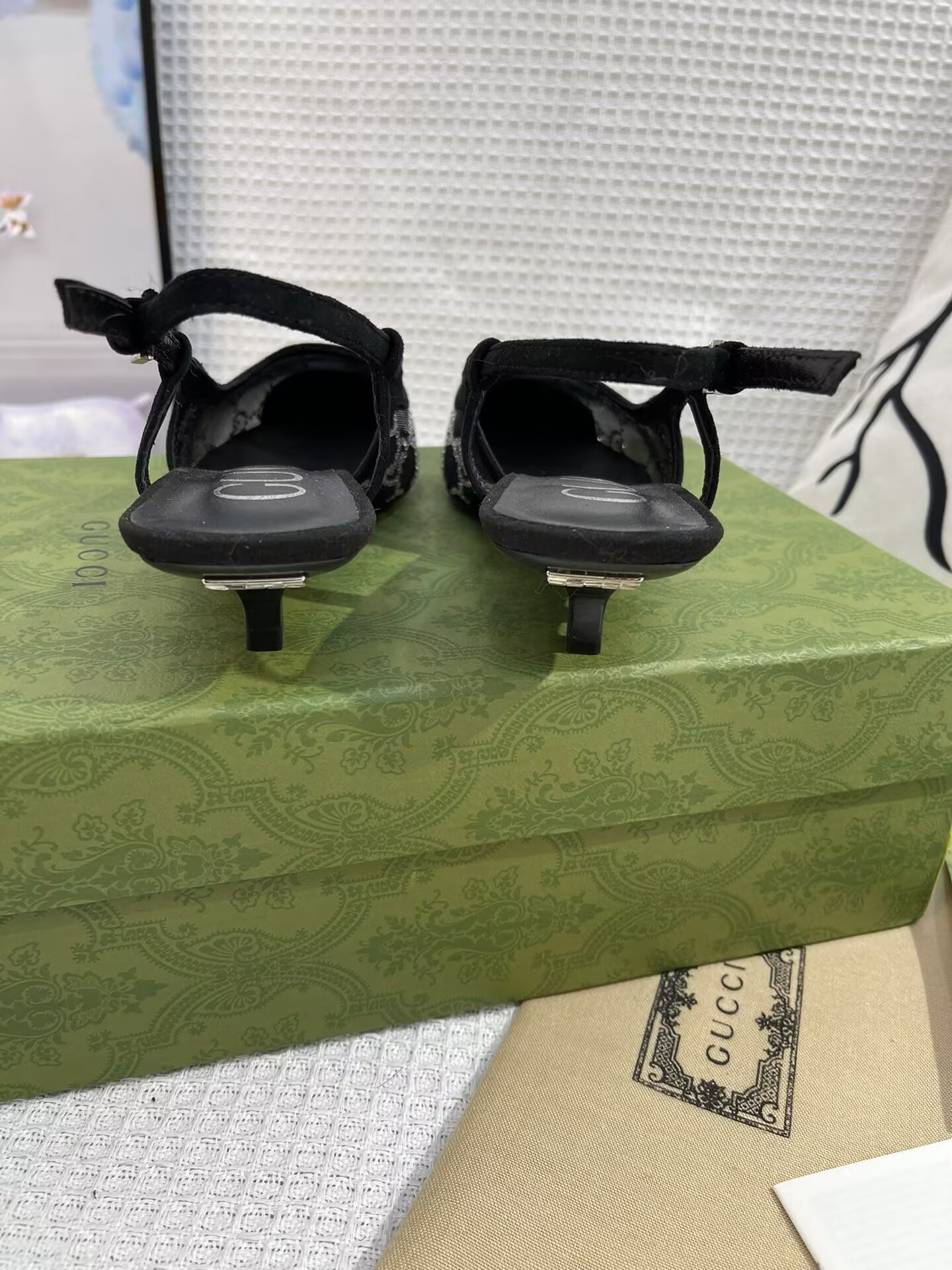 ua G*u*i gg slingback