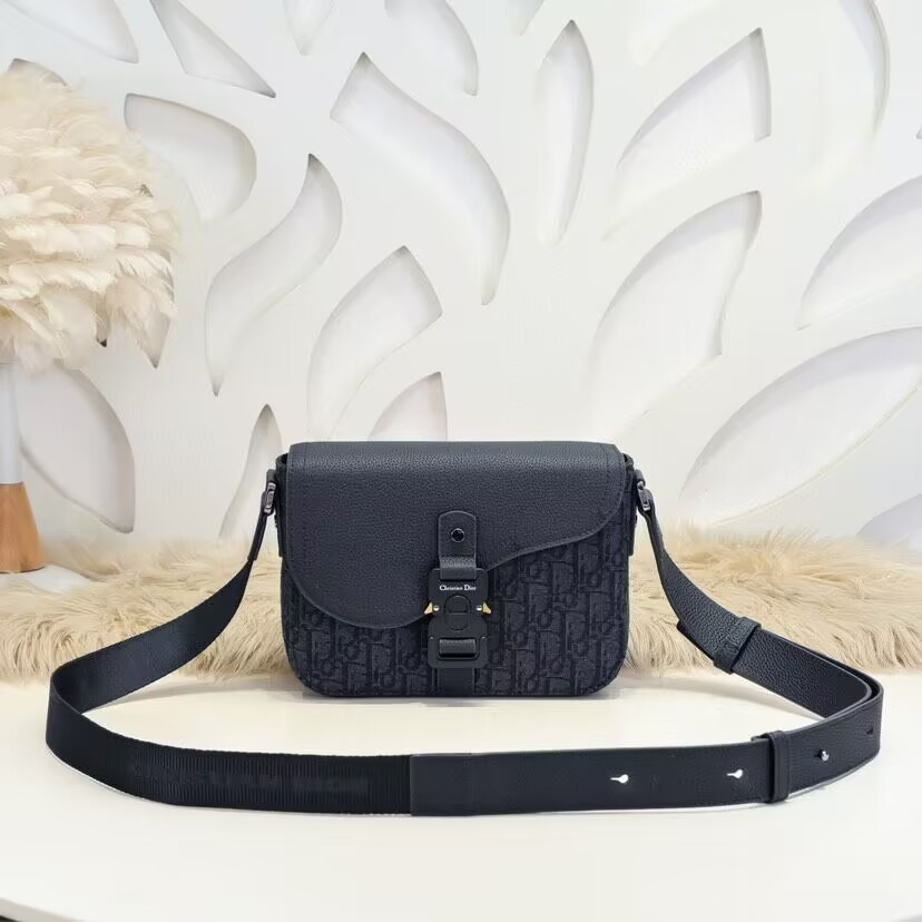 D*or saddle messenger bag with flap 23 x18 x6cm