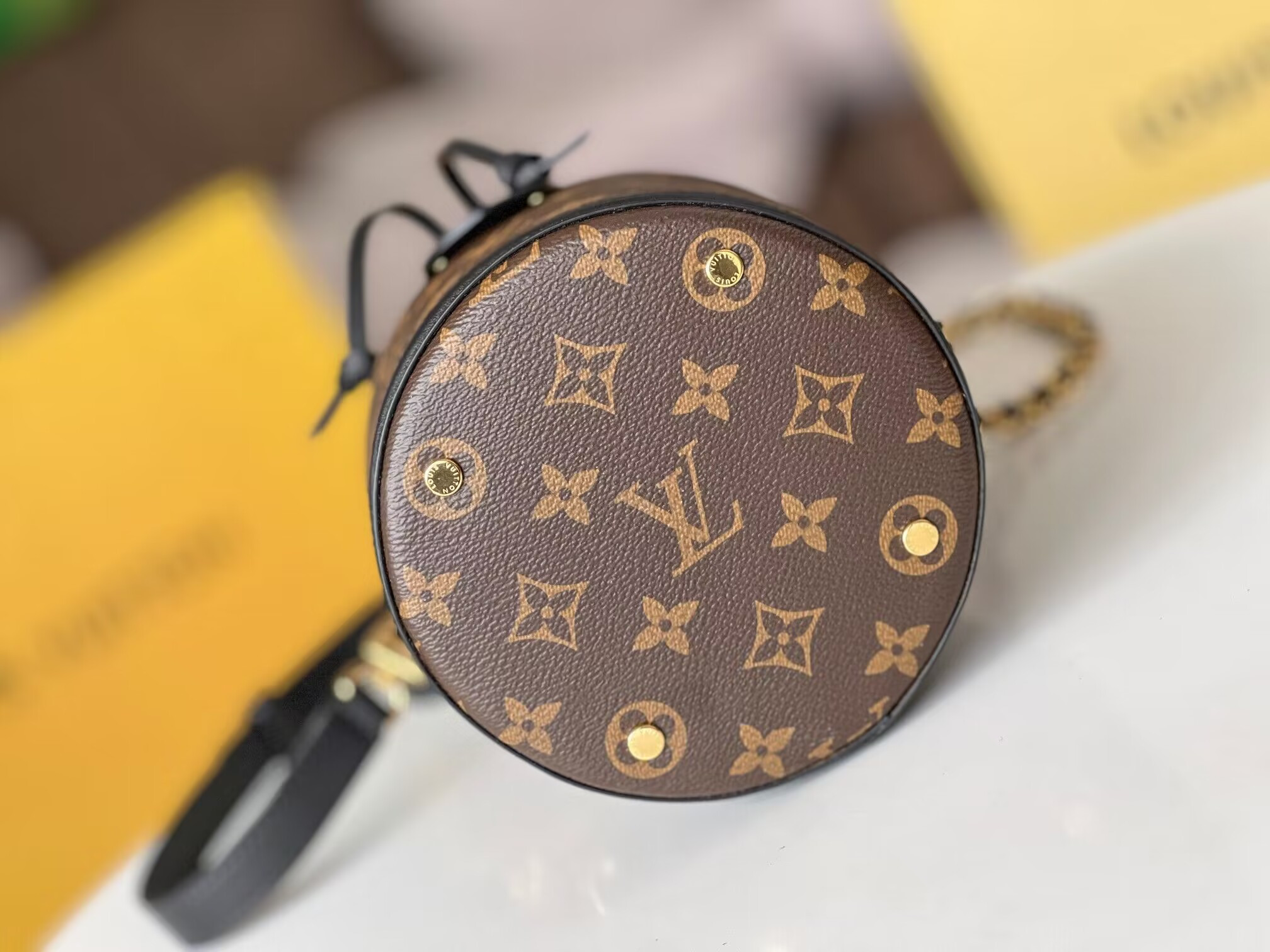 LV Canoé M83480  5.5 x 8.1 x 5.5 inches
