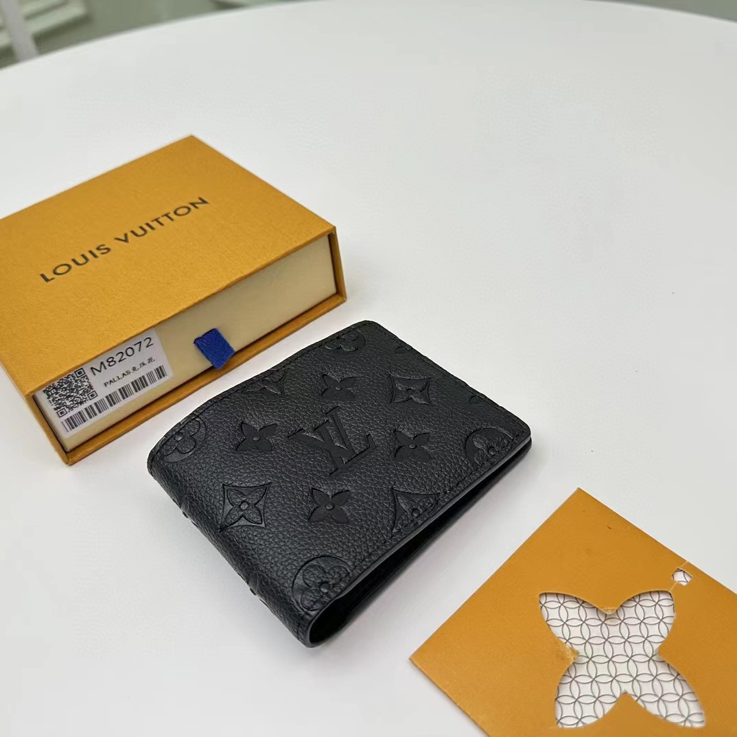 LV Short clip multiple wallet M82072