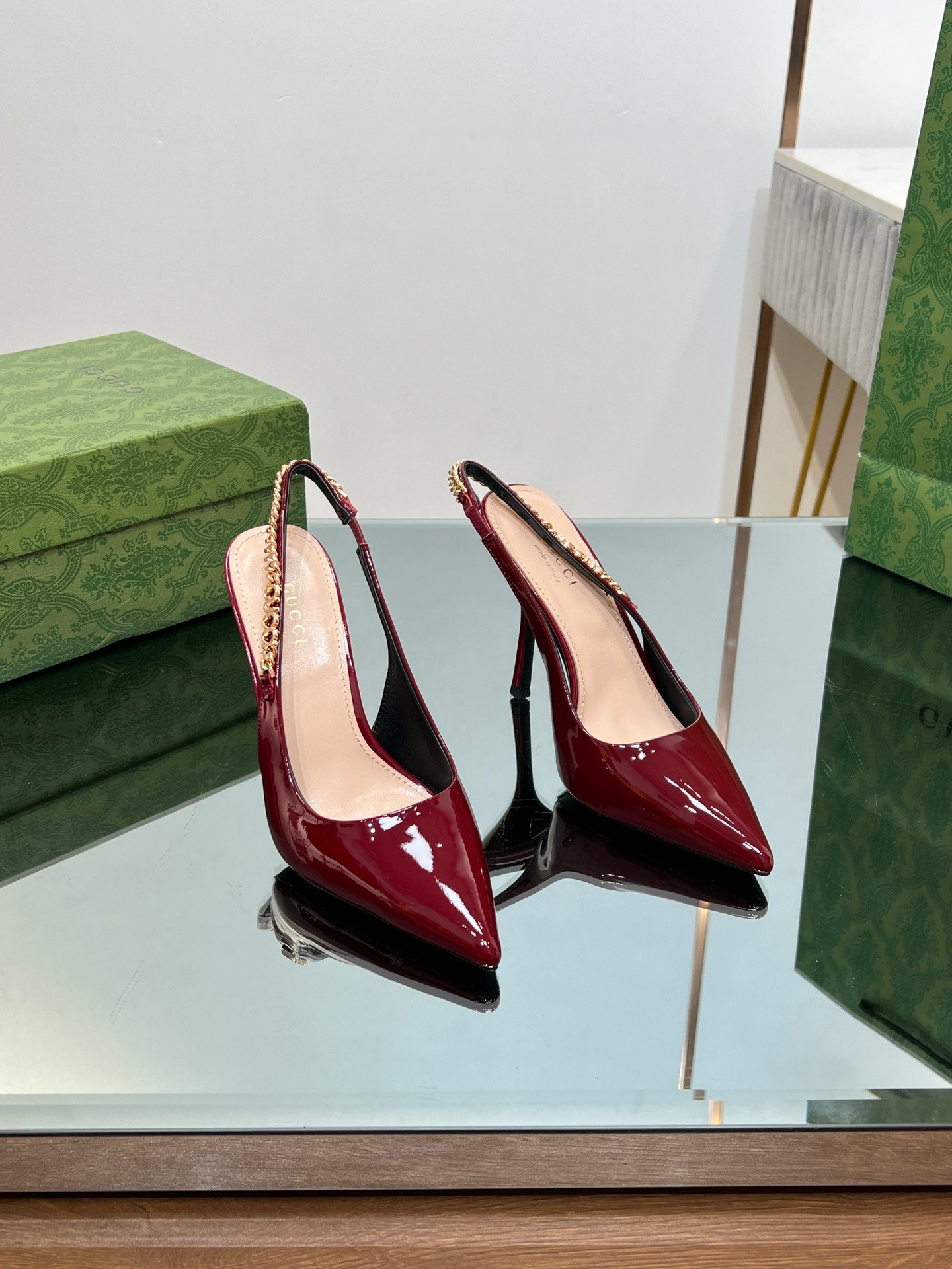 G*u*i signoria slingback pump