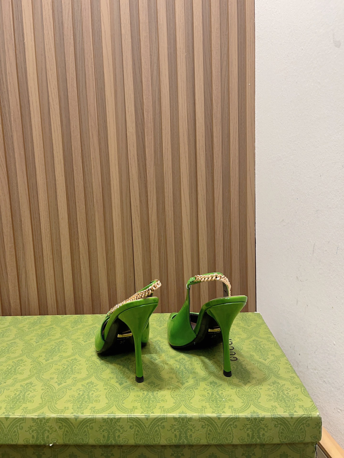 G*u*i signoria slingback pump high