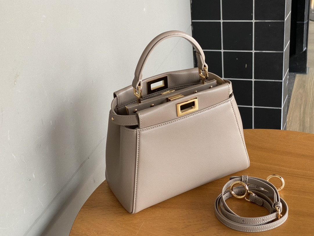 F**di 8315c peekaboo bag 23x9x20cm