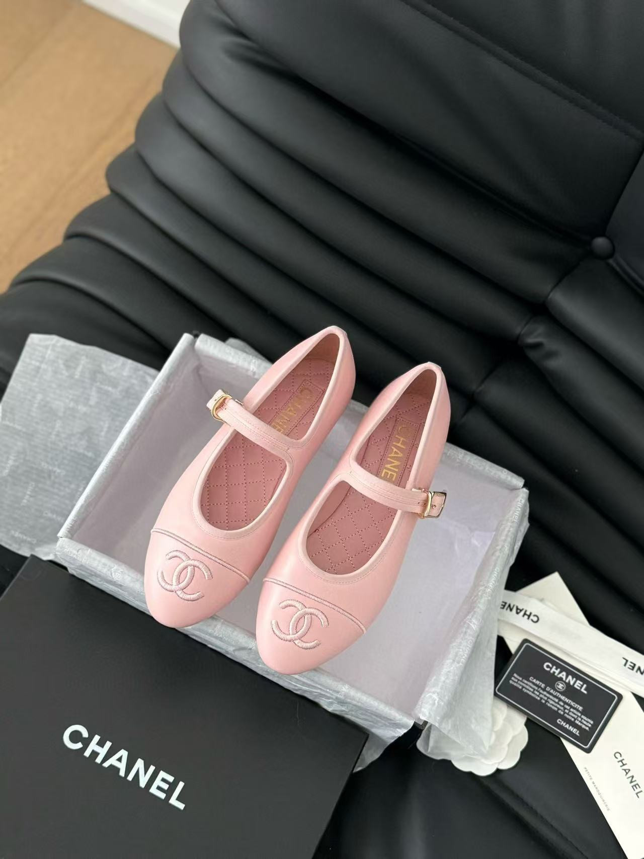 ua Ch*el ballet flats