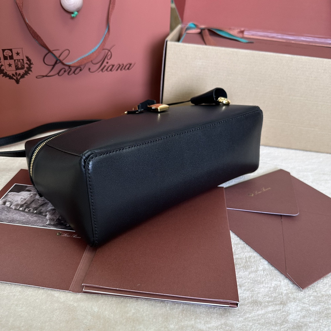 L**o p*ana extra pocket l27 ostrich leather 16 x 27 x 10 cm