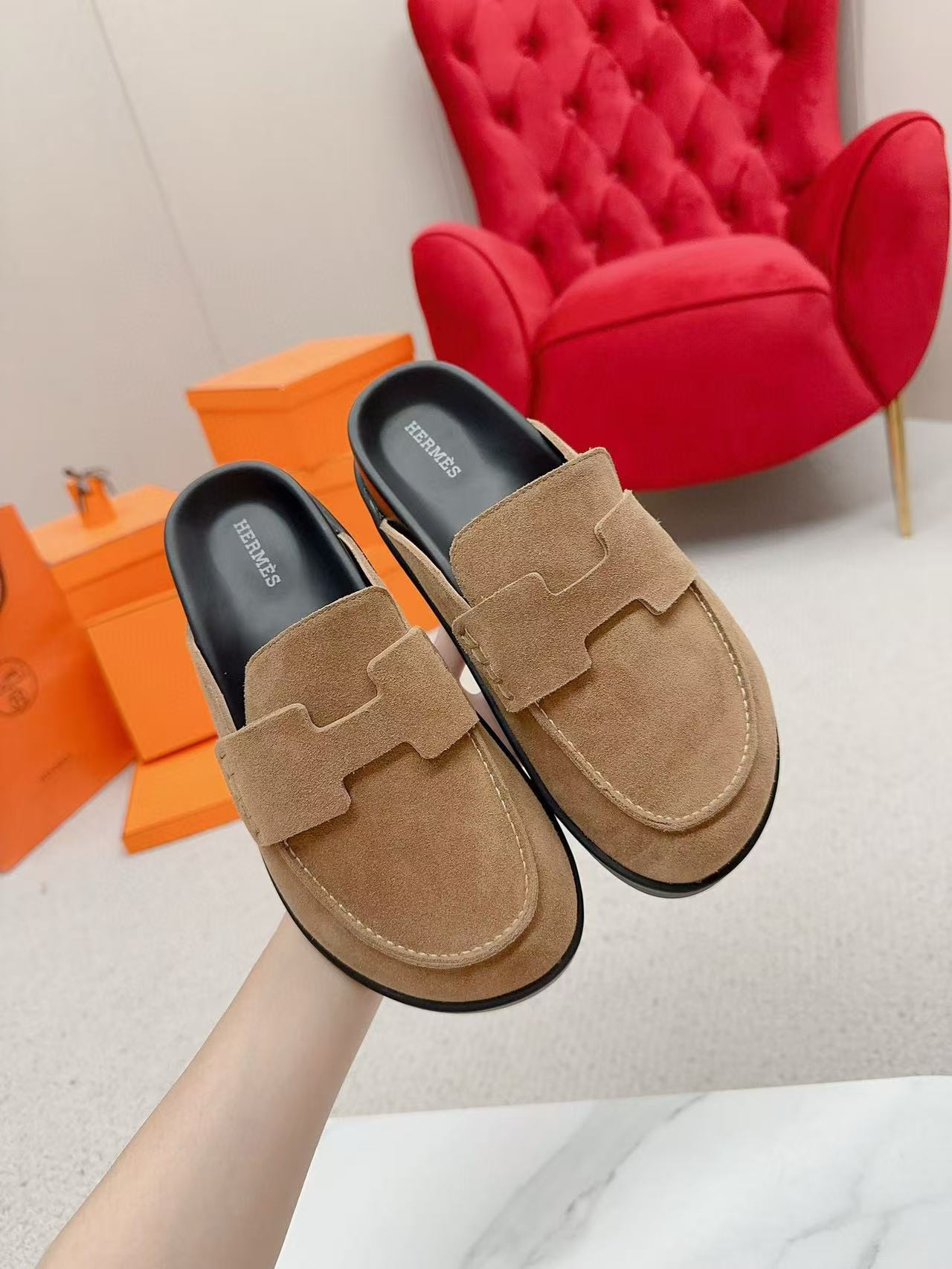 ua H**me5 slippers