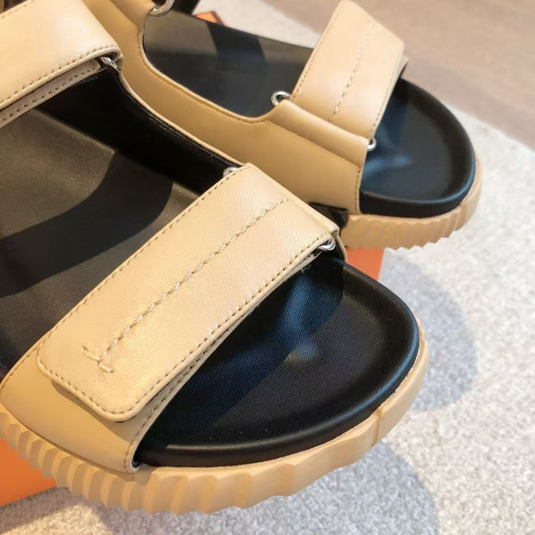 ua H**mes junior sandal