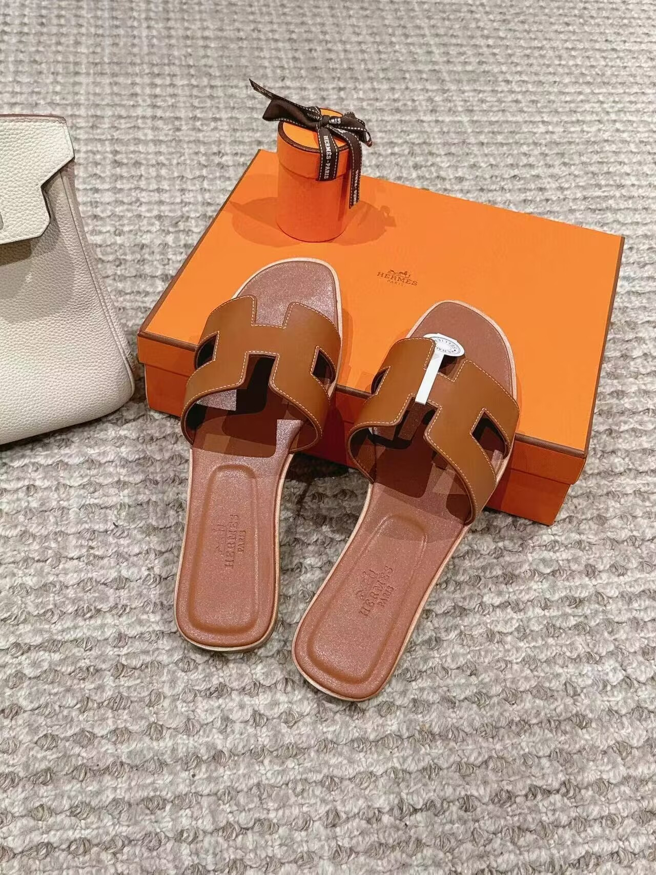 ua H**me5 oran sandal