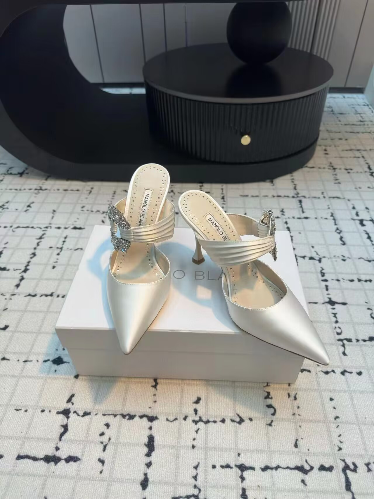 ua man010 B1ahn*k mules