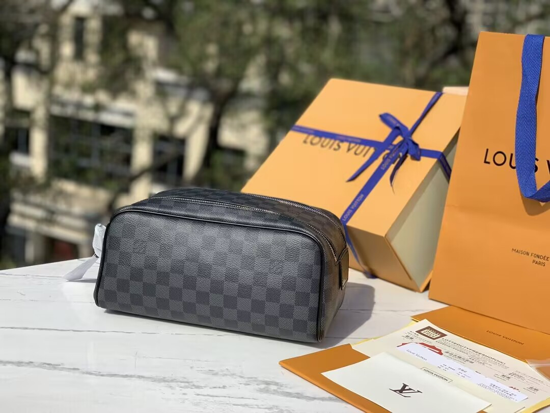 LV Dopp Kit Toilet Pouch M40127 28x16x13cm