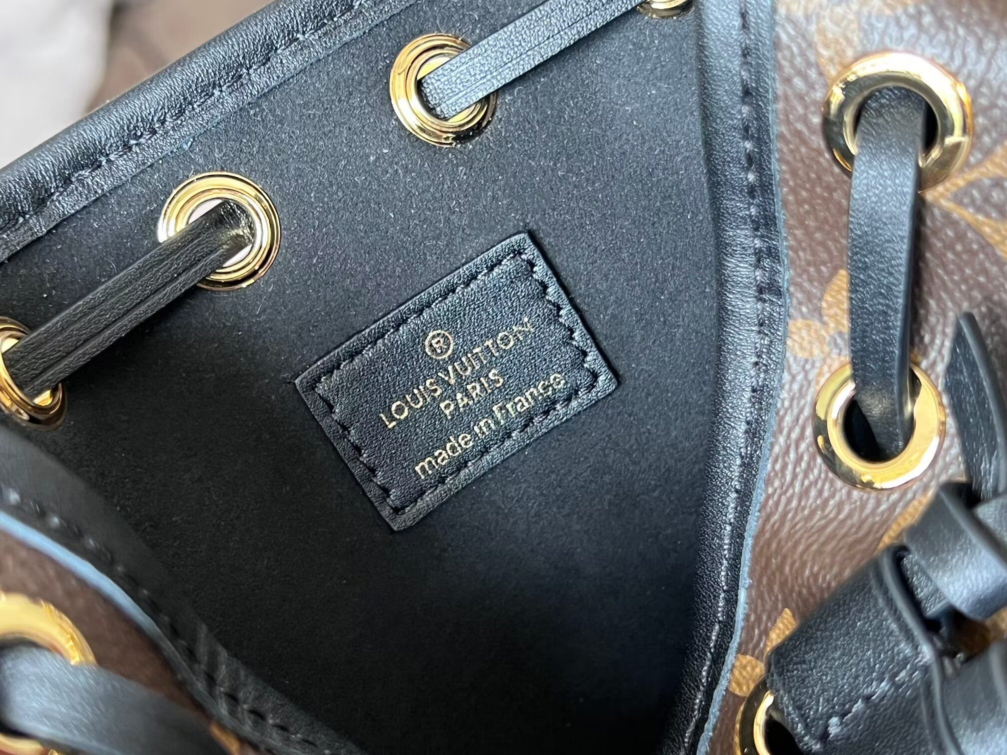 LV Canoé M83480  5.5 x 8.1 x 5.5 inches