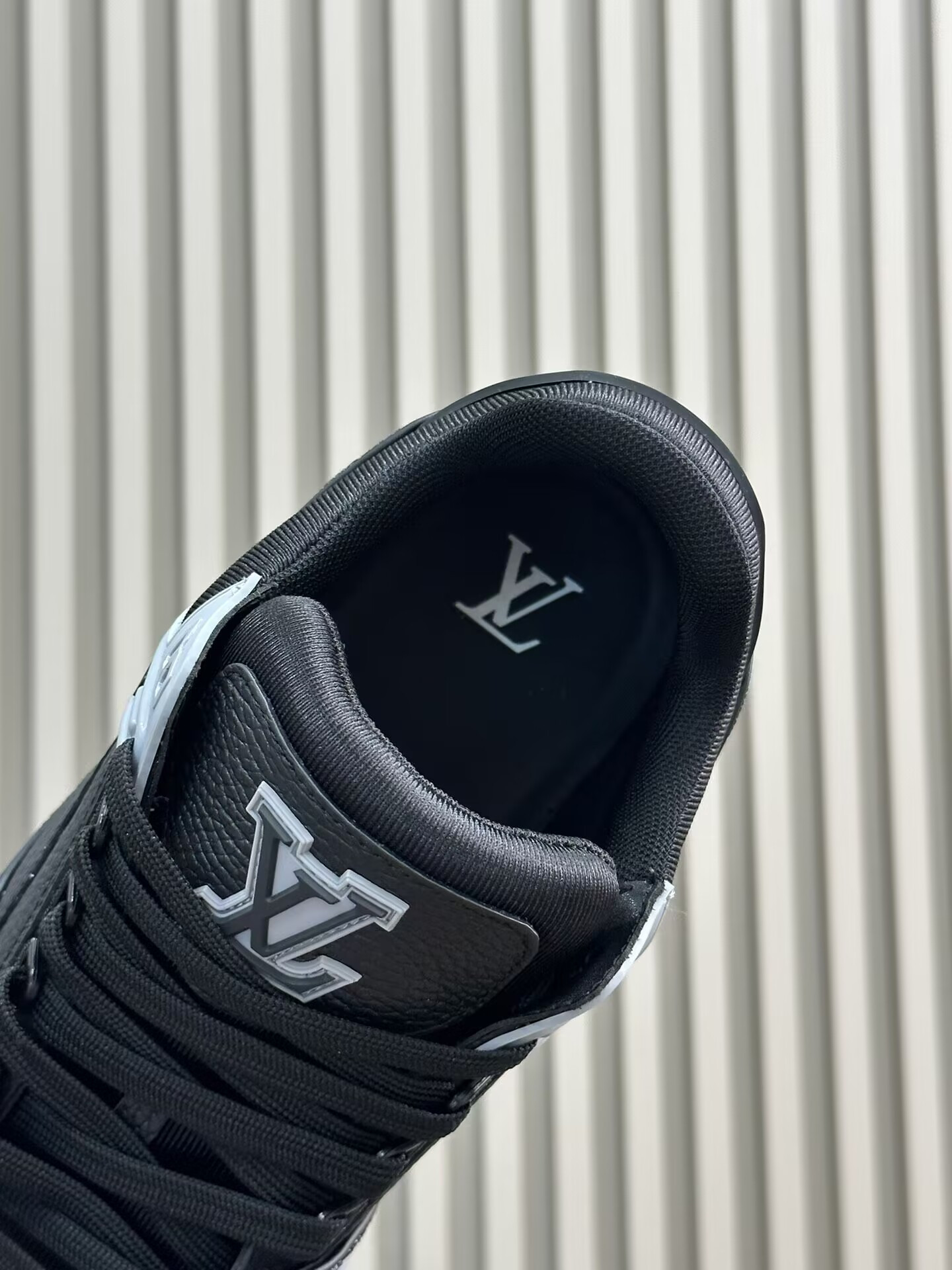 UA LV TRAINER SNEAKER