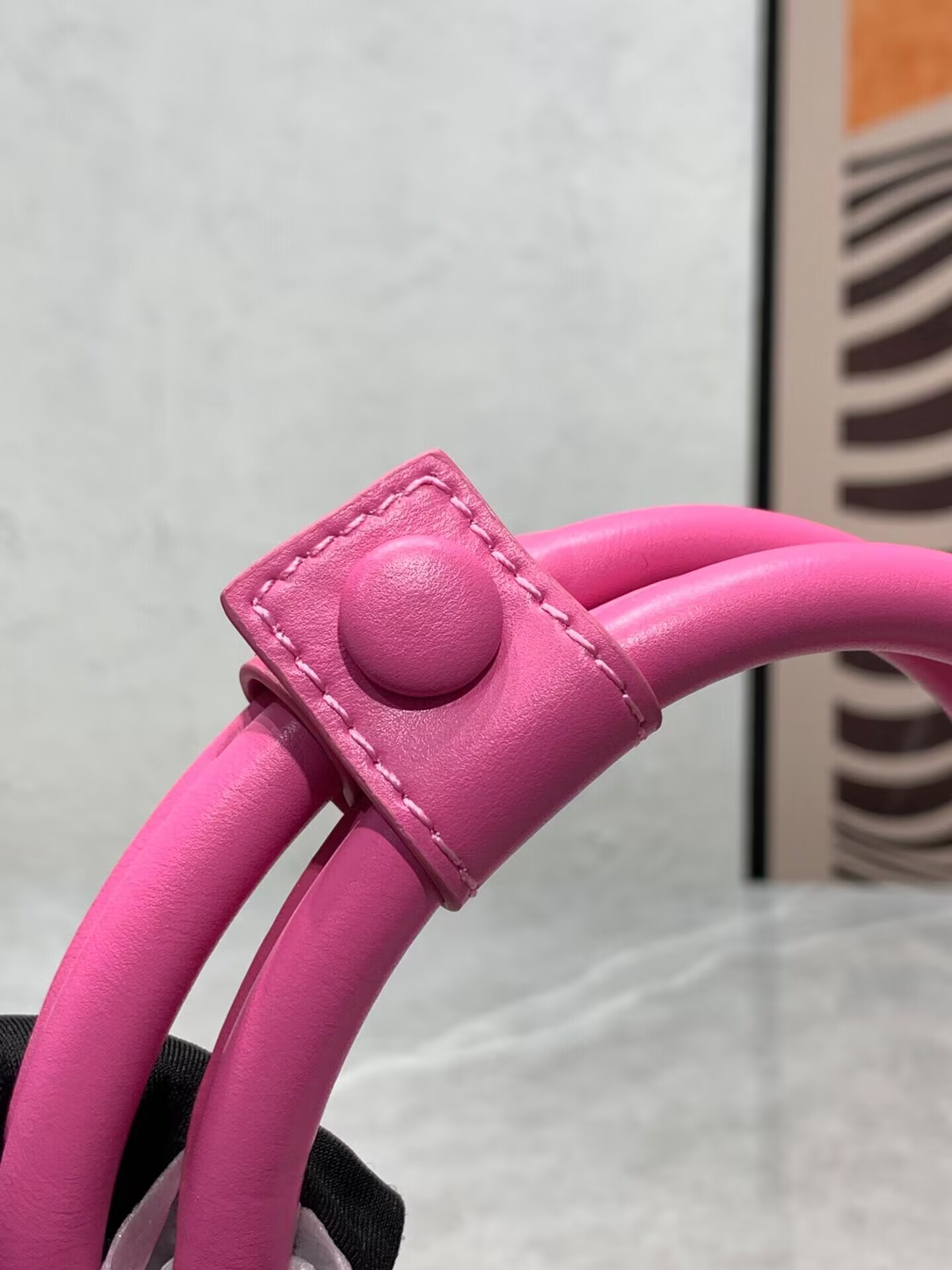 JACQUEMUS Le Chiquito moyen LES CLASSIQUES  20×15.5×8cm