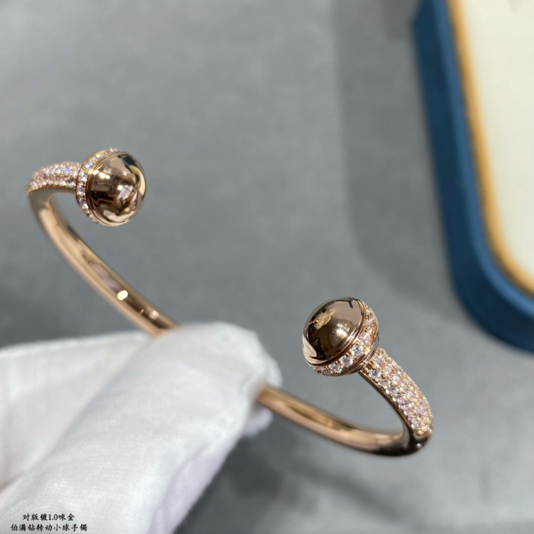 piaget fully Di*m*nd-encrusted rotating ball bracelet