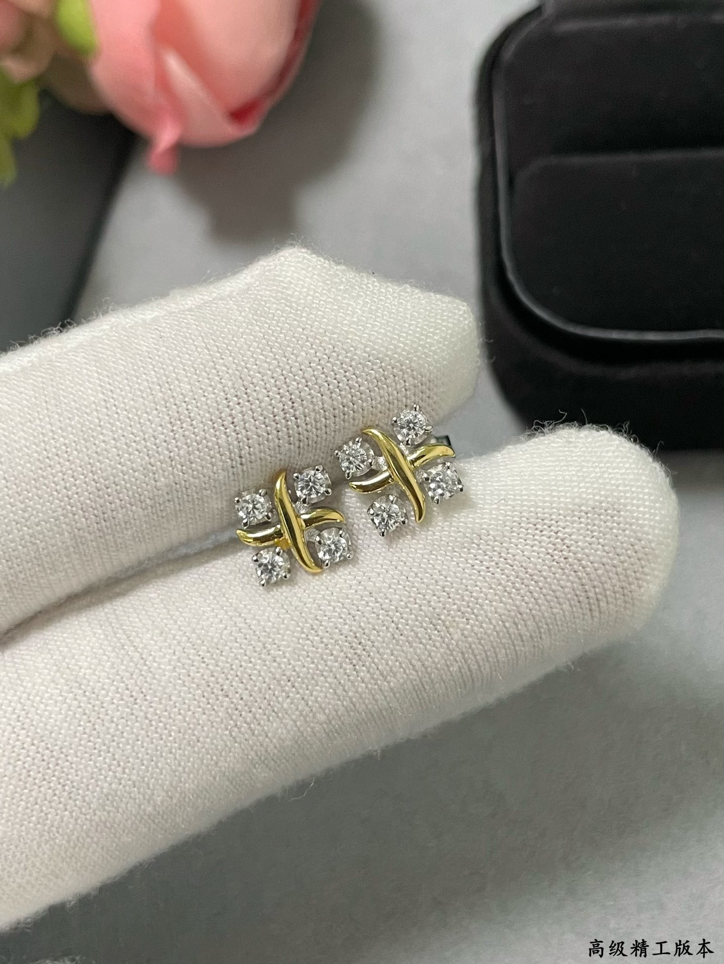 T*f*ny & co. double tone cross earrings