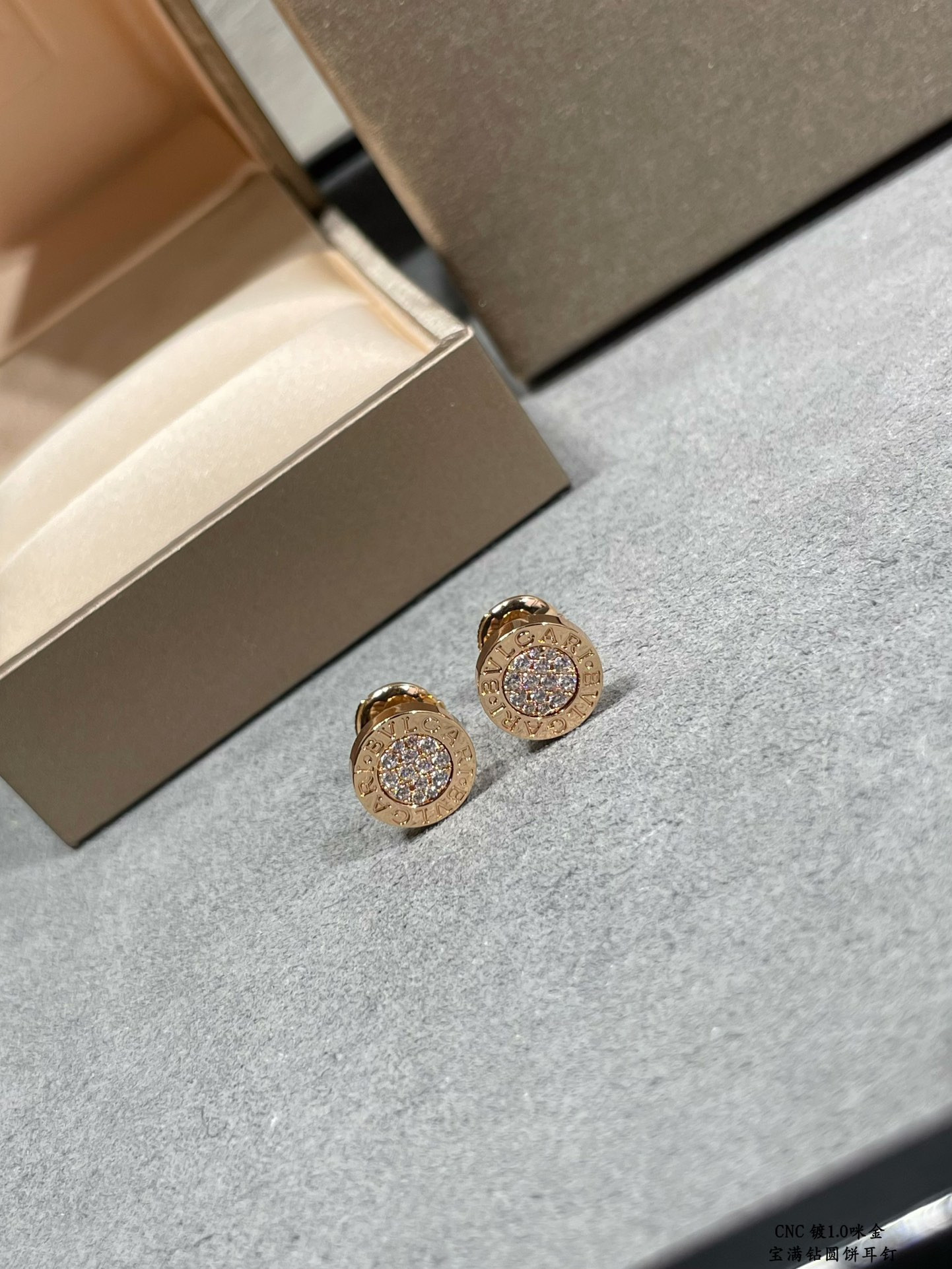 b*l*ai Di*m*nd round cake earrings