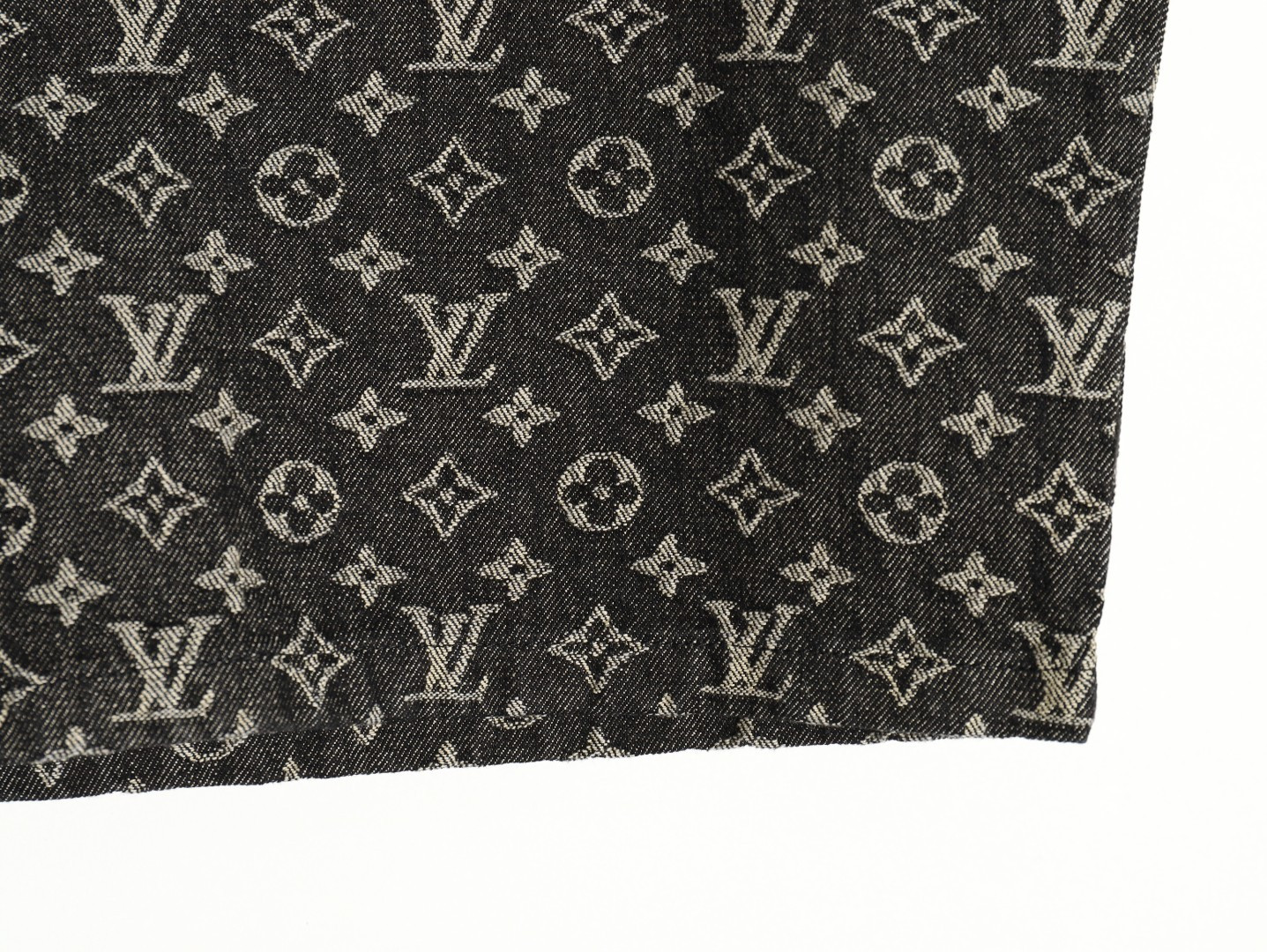 l0*is V*t0n lv shorts