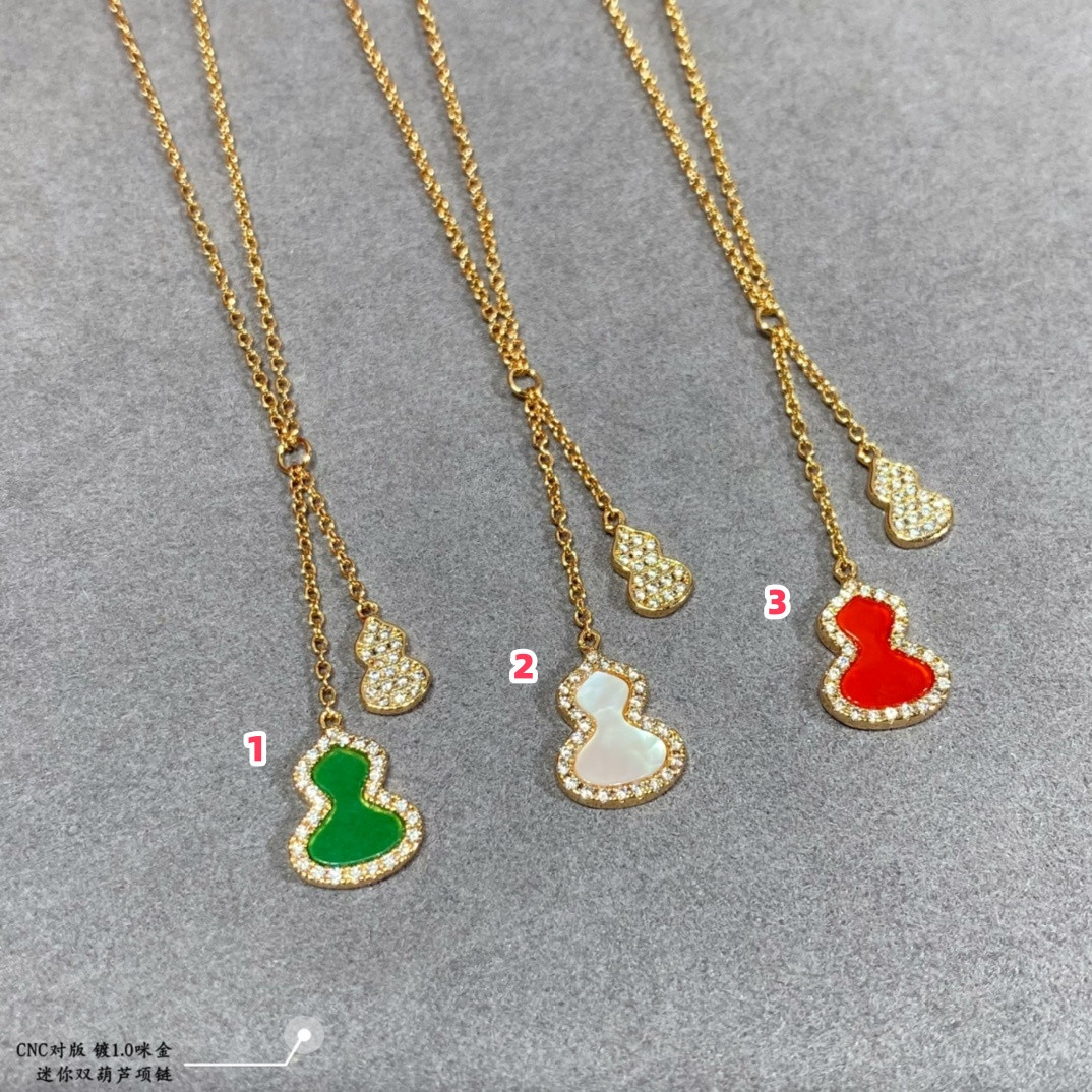 Qeelin Mini Double Gourd Pendant Necklace