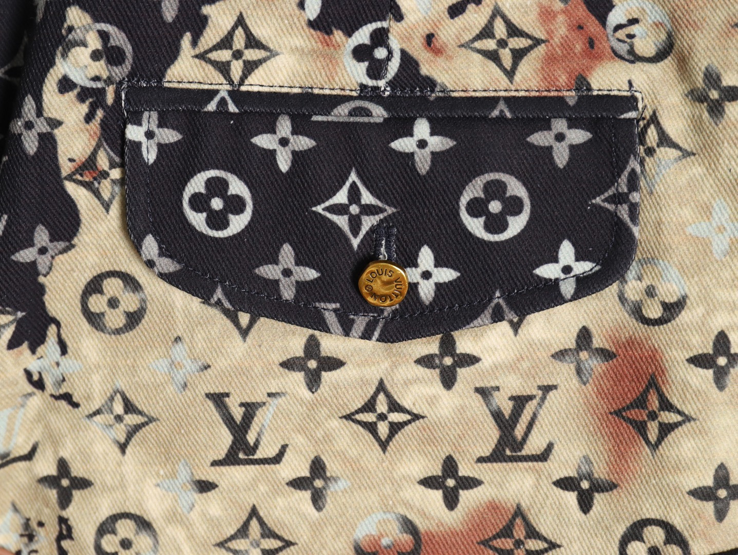 l0*is V*t0n lv shorts