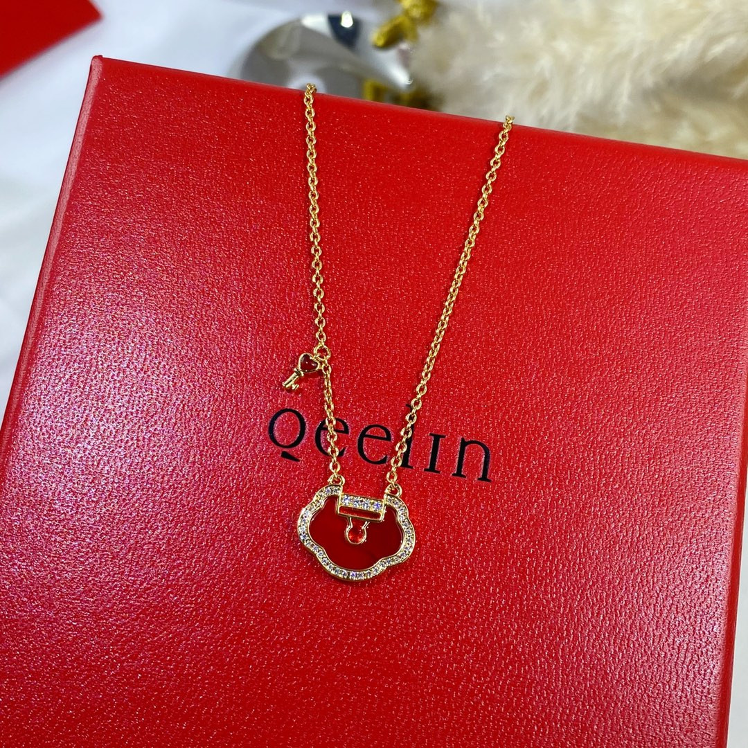 Qeelin Large Ruyi Lock Necklace