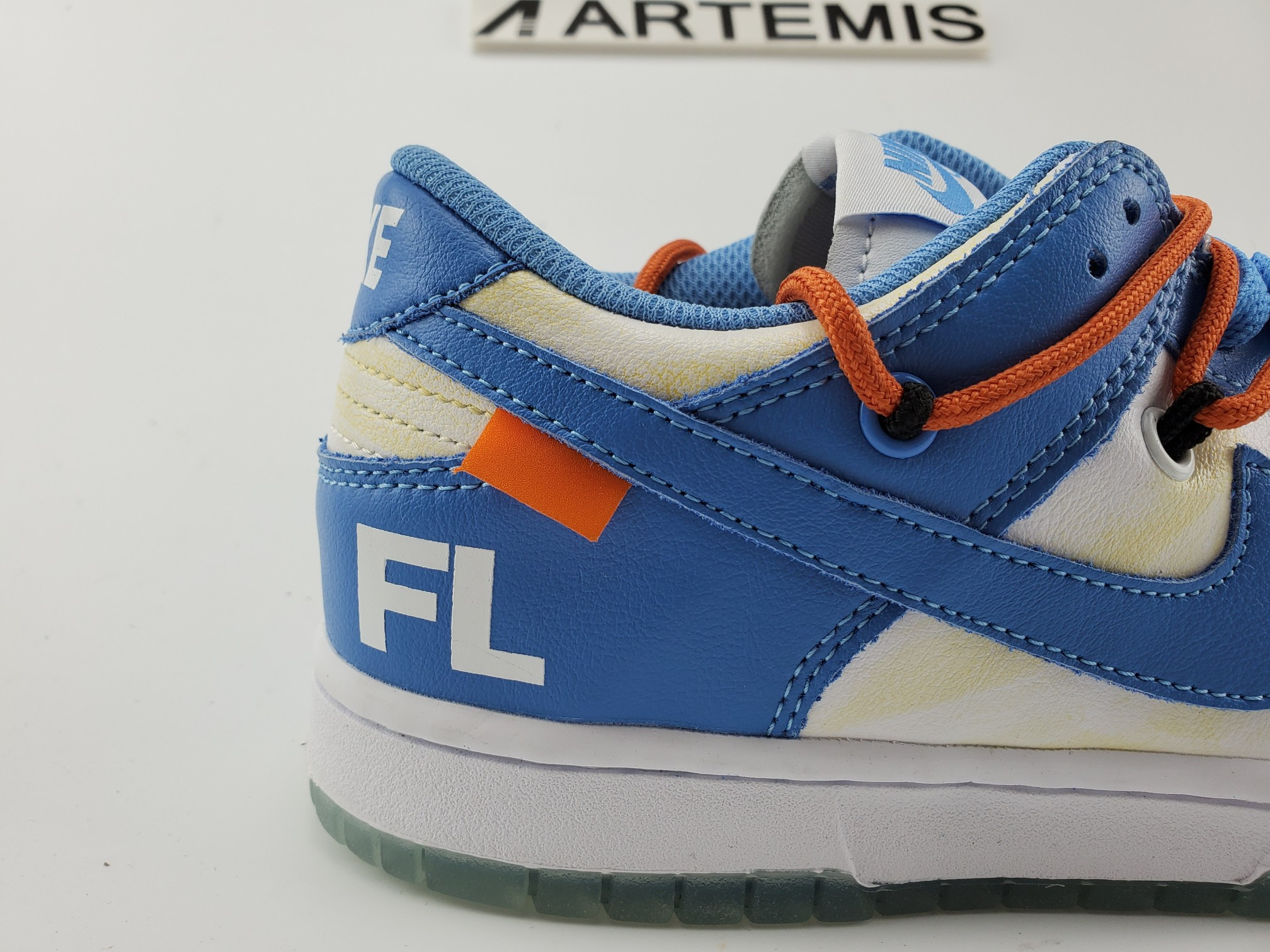 Nike Dunk Low Off-White Futura