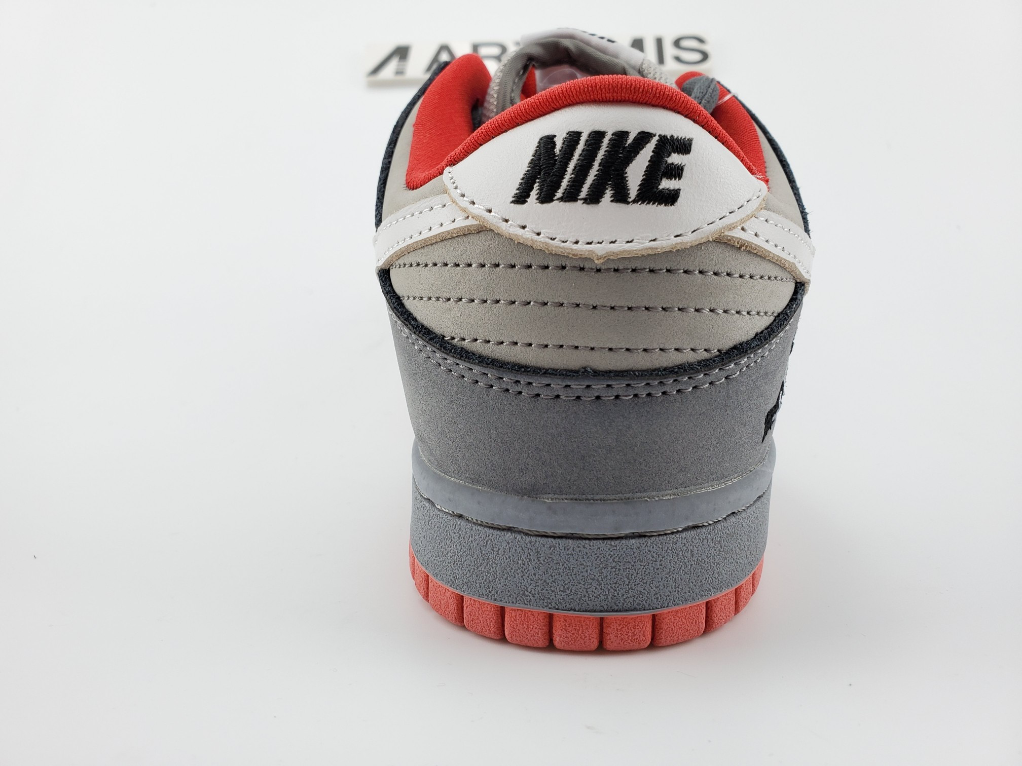 Nike Dunk SB Low Staple NYC Pigeon