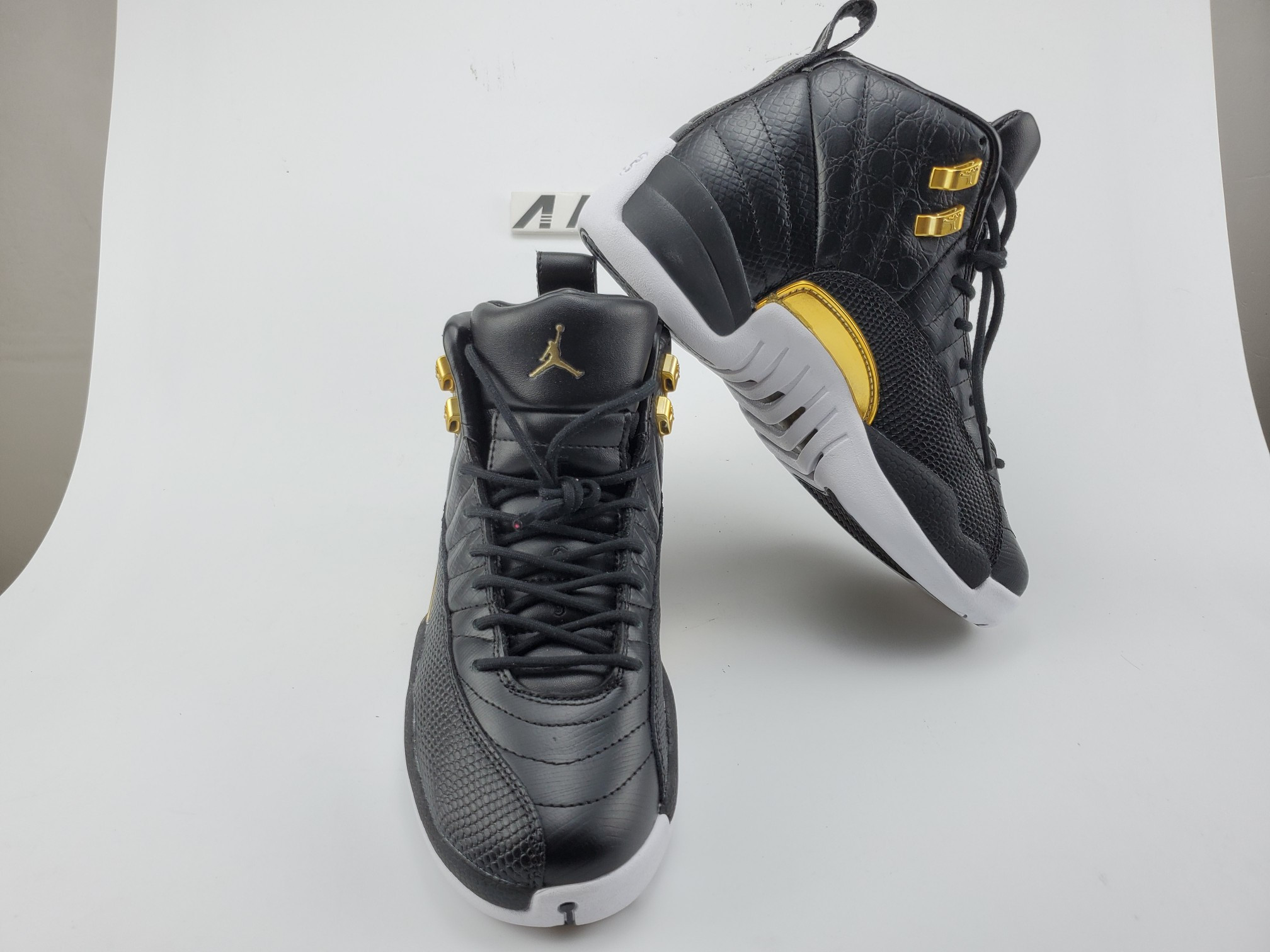 Air Jordan 12 Retro Black Metallic Gold White