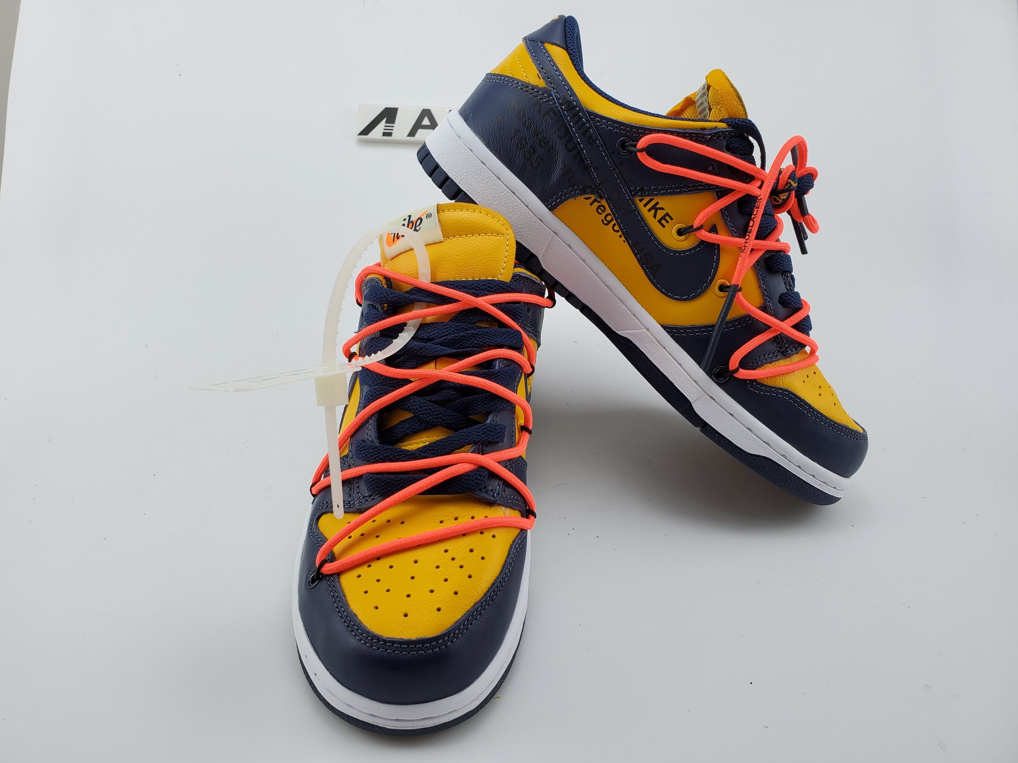 Nike Dunk Low Off-White Michigan