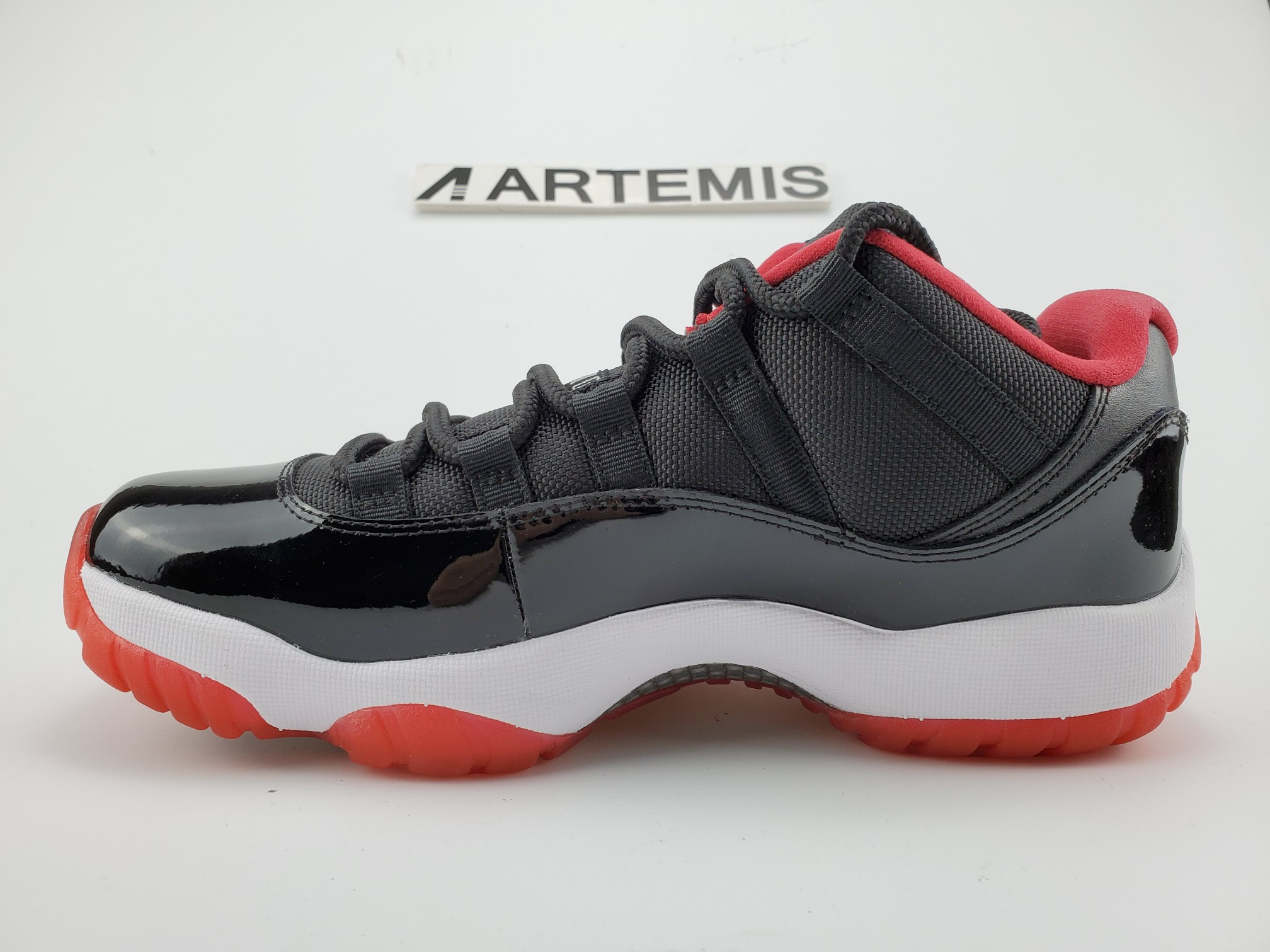 Air Jordan 11 Retro Low Bred