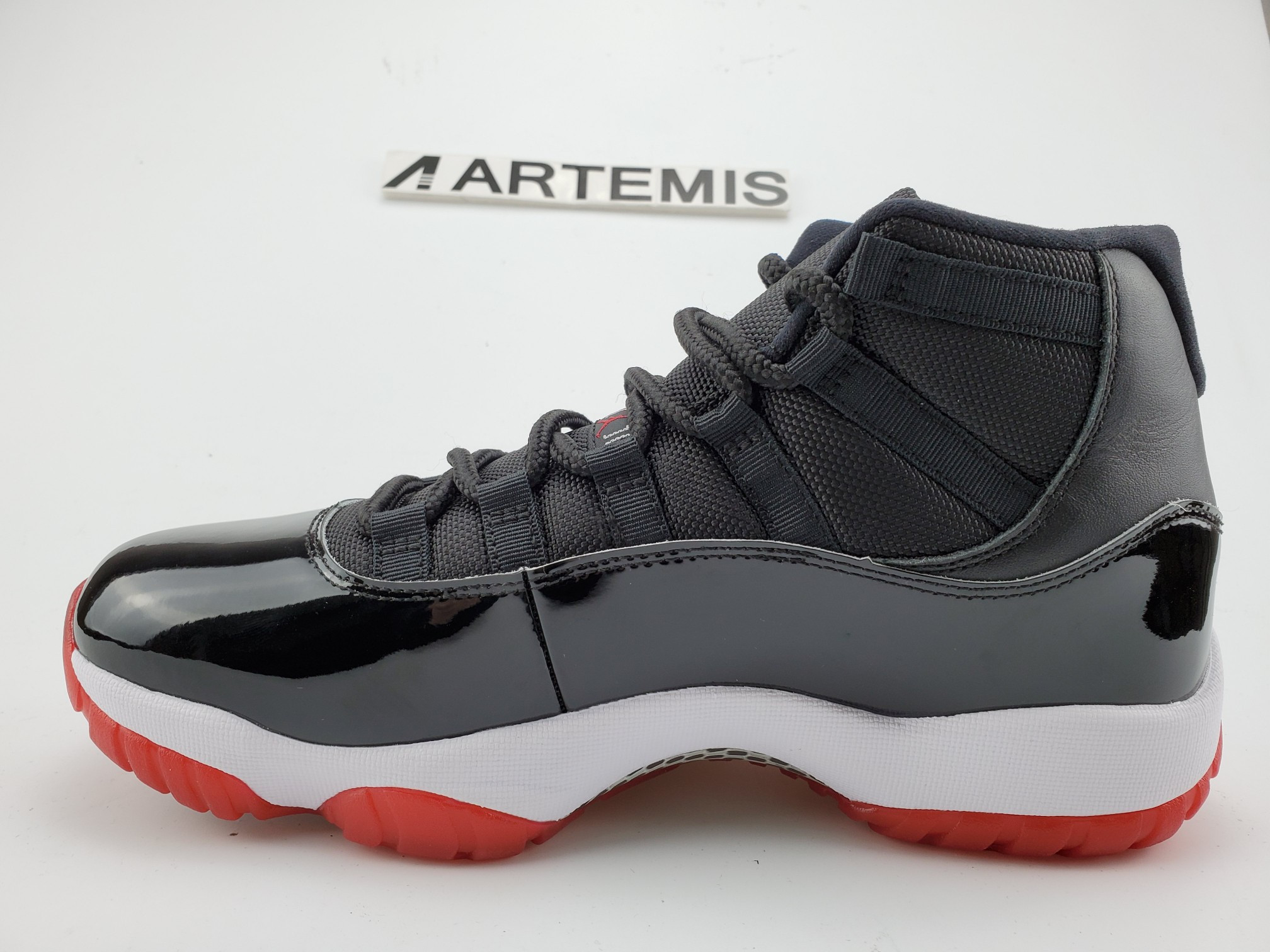 Air Jordan 11 Retro Playoffs Bred (2019)