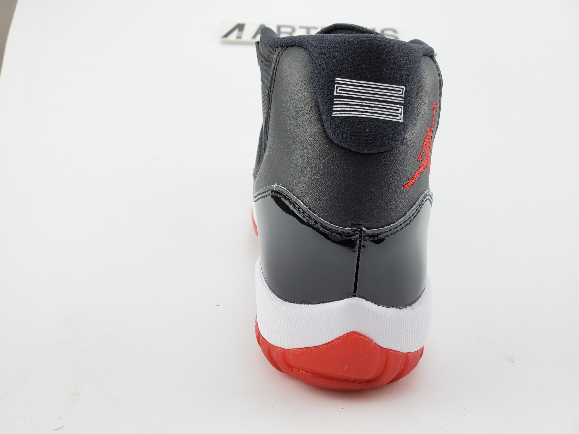 Air Jordan 11 Retro Playoffs Bred (2019)