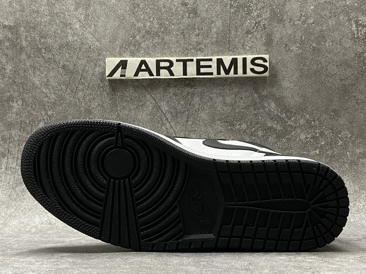 Air Jordan 1 Retro High Black White