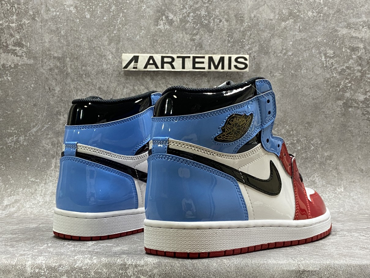 Air Jordan 1 Retro High Fearless UNC Chicago