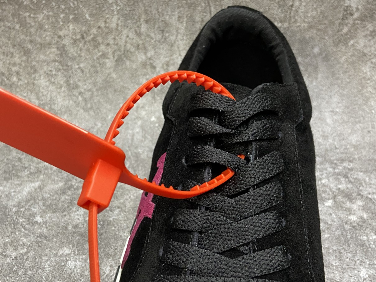 OFF-WHITE Vulc Low Black Fuchsia